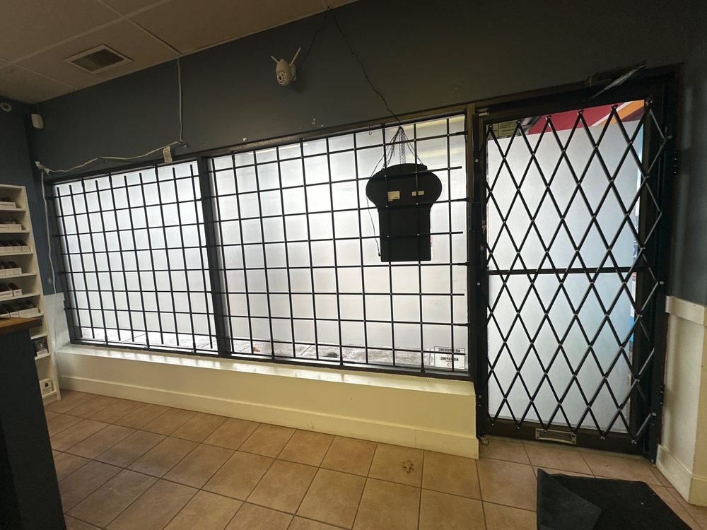 Doors installed by Canuck Door Systems for Silver Bridge Vapes in Barrie