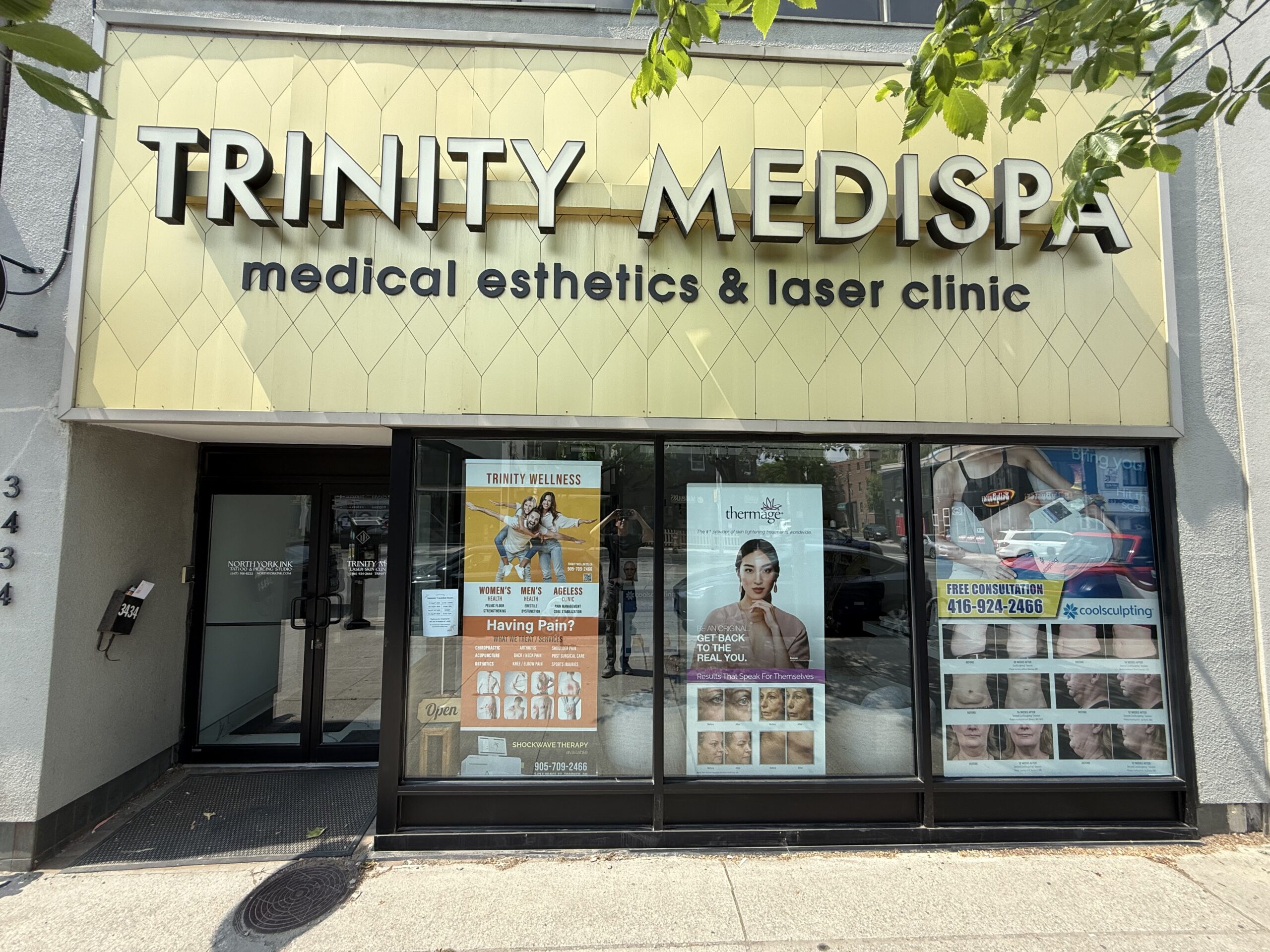 Glass Aluminum Storefront In Toronto